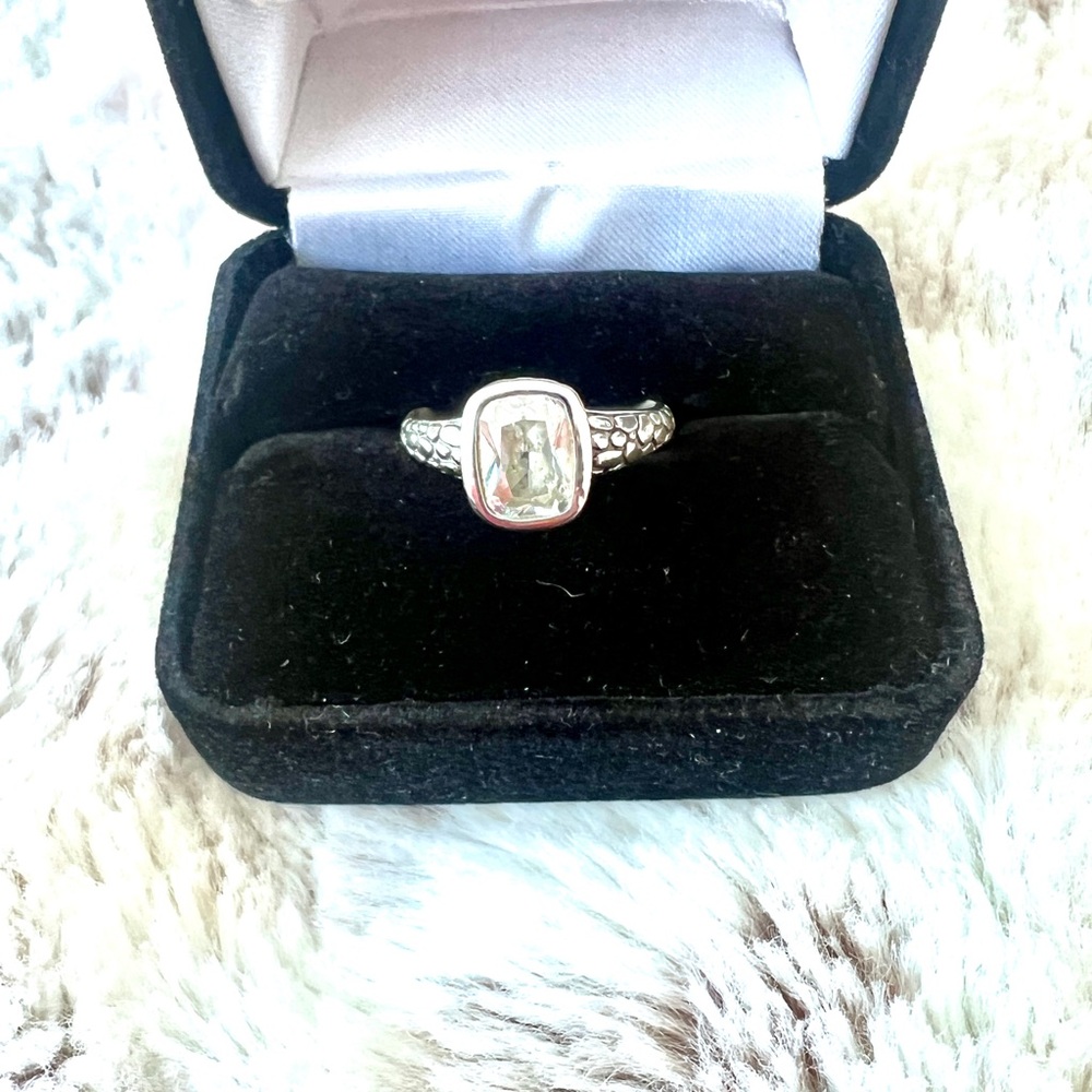 Elegant Silver Ring with Clear Gemstone